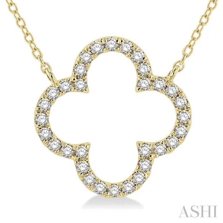 1/4 Ctw Clover Round Cut Diamond Necklace in 14K Yellow Gold