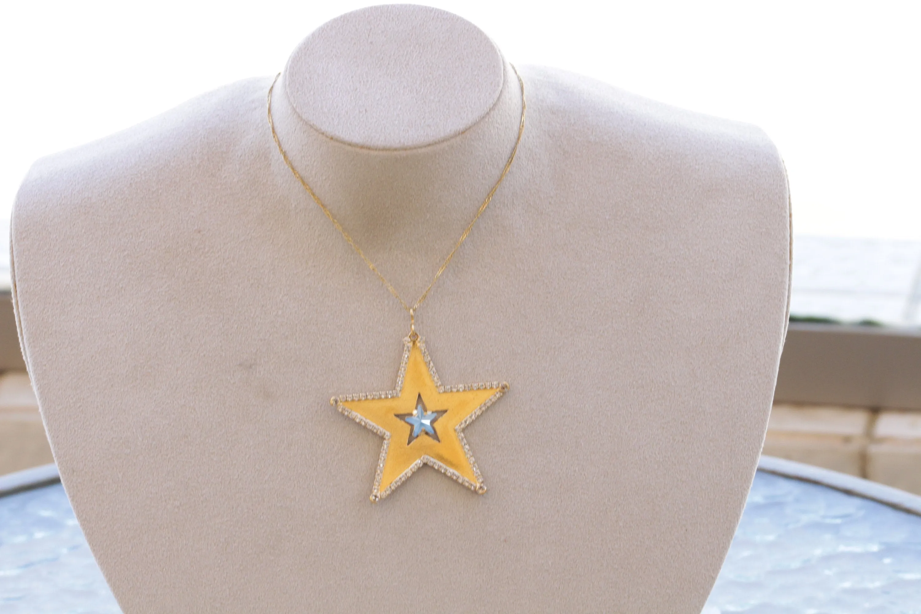 GOLD STAR NECKLACE