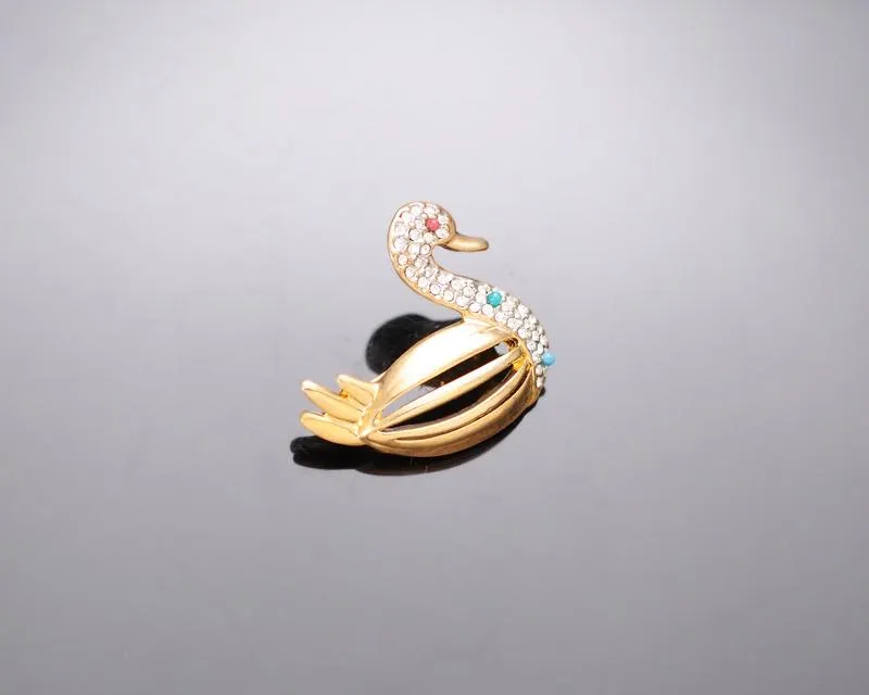 Noble Swan Brooch Pin