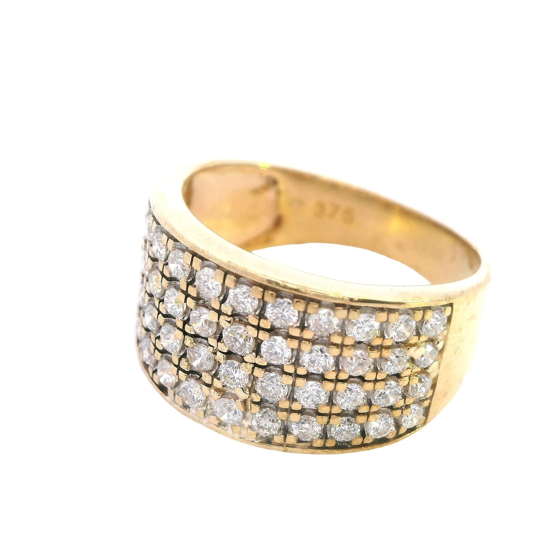 Radiant Heirloom: 52-Diamond Cast Yellow Gold Ring - Timeless Elegance