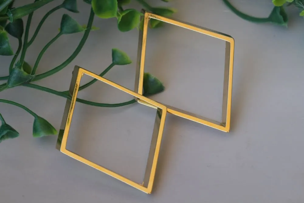 STUD EARRINGS GOLD