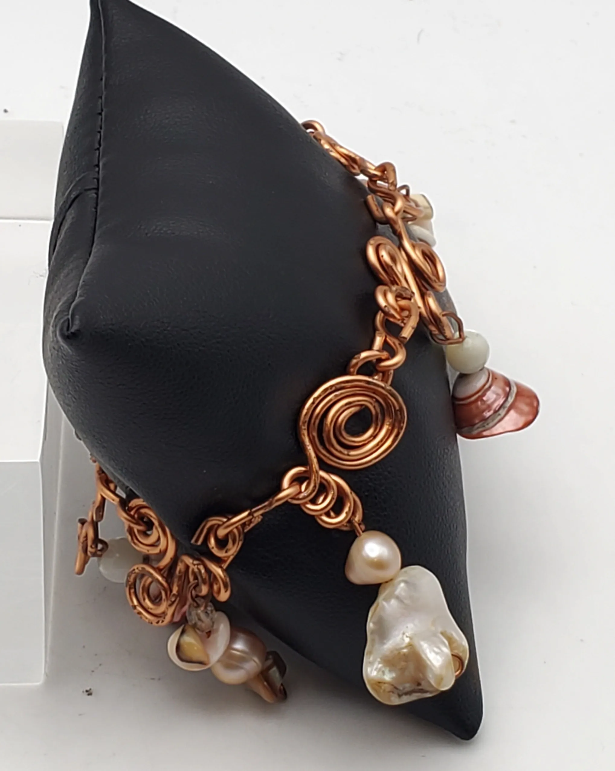 Vintage Bent Wire Copper Shell and Pearl Bracelet - 7.5"